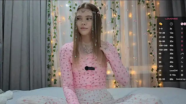 CarolinePepper online show from January 11, 2:00 pm