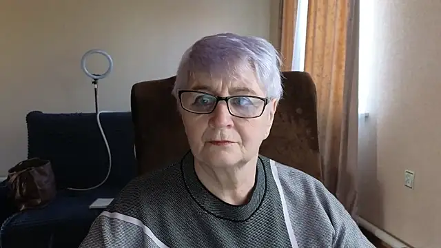 Sandra Snowflake online show from April 28, 4:17 am