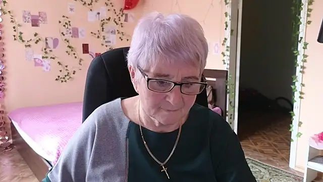 Sandra Snowflake online show from April 30, 11:05 am