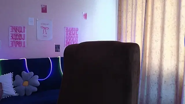 Snapshot of Sandra_Snowflake chatting on May 12, 12:02 pm Sandra Snowflake online show from May 12, 12:02 pm