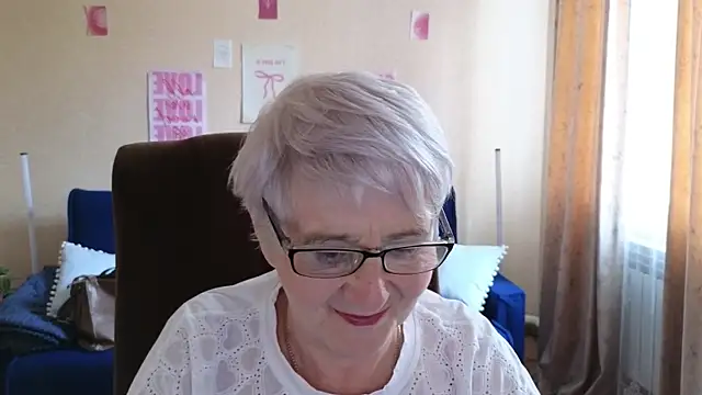 Snapshot of Sandra_Snowflake chatting on May 19, 3:57 am Sandra Snowflake online show from May 19, 3:57 am