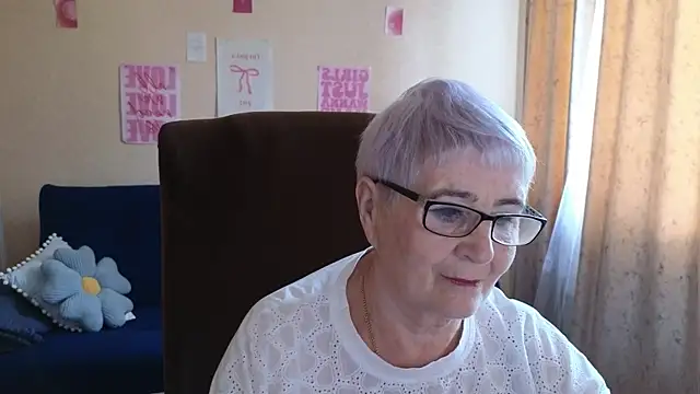 Snapshot of Sandra_Snowflake chatting on May 21, 4:19 am Sandra Snowflake online show from May 21, 4:19 am