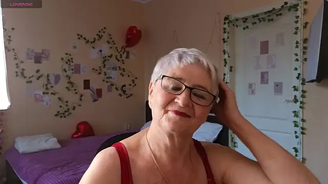 Snapshot of Sandra_Snowflake chatting on June 3, 2:33 pm Sandra Snowflake online show from June 3, 2:33 pm