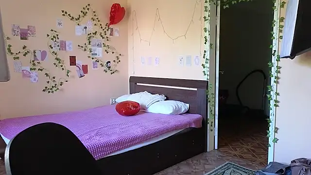 Snapshot of Sandra_Snowflake chatting on June 8, 11:54 am Sandra Snowflake online show from June 8, 11:54 am