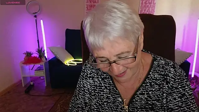 Snapshot of Sandra_Snowflake chatting on June 9, 12:39 pm Sandra Snowflake online show from June 9, 12:39 pm