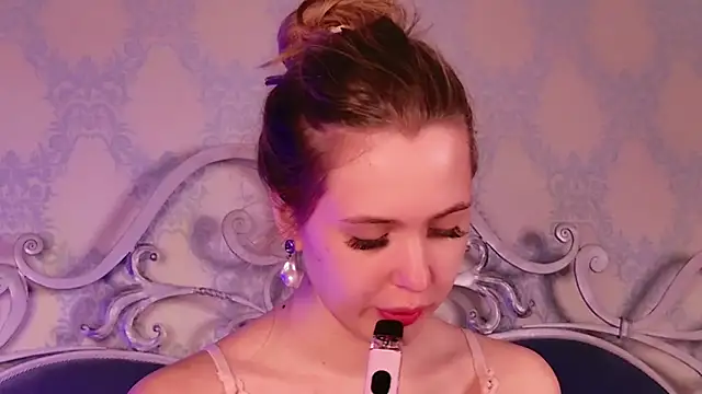 BECKI VRES online show from October 26, 9:10 pm