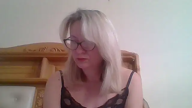 Snapshot of Mary888x chatting on February 26, 6:58 am Mary888x online show from February 26, 6:58 am