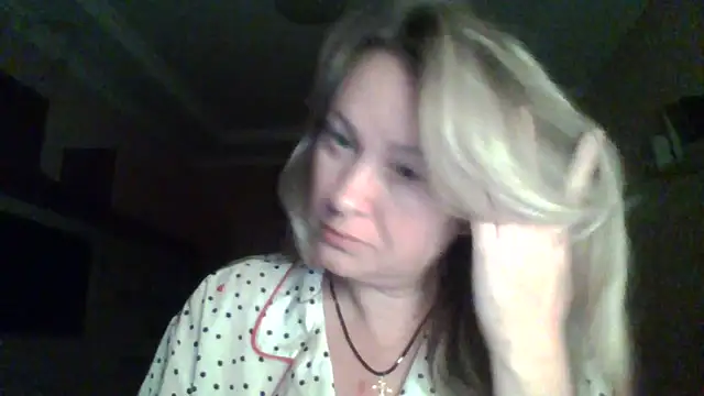 Snapshot of Mary888x chatting on December 18, 9:43 pm Mary888x online show from December 18, 9:43 pm