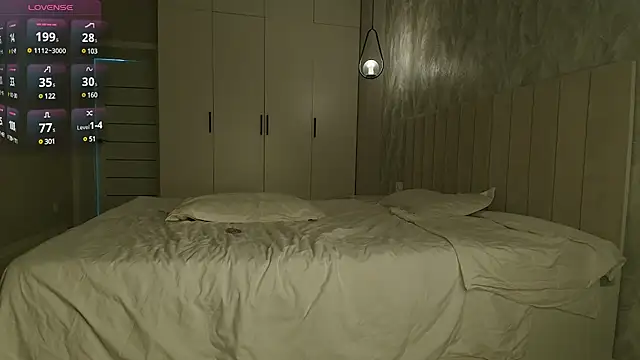 minamoons online show from March 22, 5:06 am