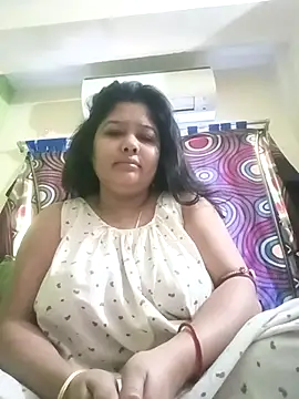 Snapshot of EroticSweety chatting on February 18, 4:37 am EroticSweety online show from February 18, 4:37 am