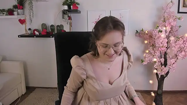 Snapshot of Rada_Woods chatting on February 17, 11:13 am Rada Woods online show from February 17, 11:13 am