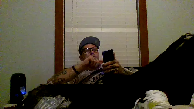 Snapshot of mickeyg420 chatting on March 23, 1:42 am mickeyg420 online show from March 23, 1:42 am