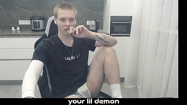 yourlildemon online show from February 20, 7:03 pm