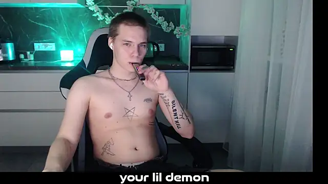 yourlildemon online show from February 28, 7:04 pm