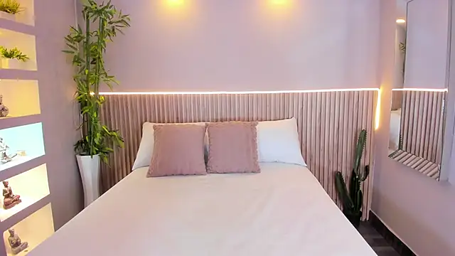 GeorginaReyes online show from December 14, 5:29 pm