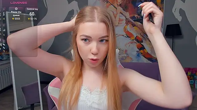 Snapshot of FloraBonde chatting on November 2, 9:44 am FloraBonde online show from November 2, 9:44 am