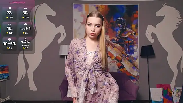 Snapshot of FloraBonde chatting on November 30, 11:25 am FloraBonde online show from November 30, 11:25 am