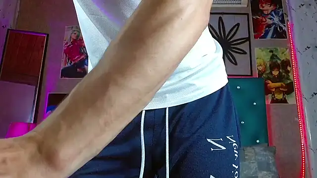 LiamAndrewzz online show from April 15, 4:41 am