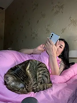 Naughtbaby 2025 online show from April 17, 11:41 pm