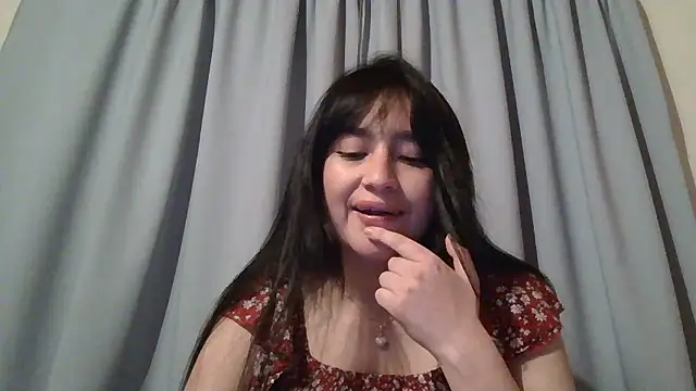 Snapshot of Arielle_lov chatting on January 18, 2:37 am Arielle lov online show from January 18, 2:37 am