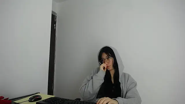 Snapshot of Arielle_lov chatting on February 13, 11:28 am Arielle lov online show from February 13, 11:28 am