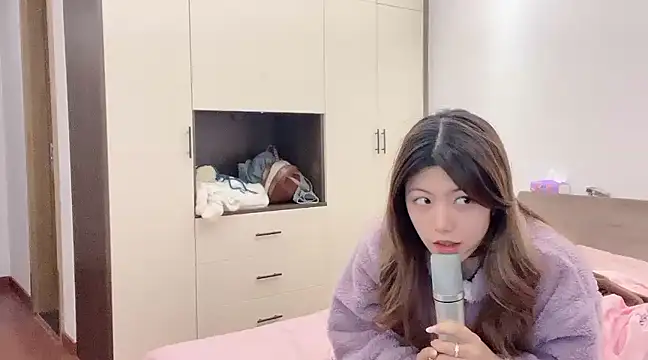 Snapshot of JayM584520 chatting on February 17, 9:03 am JayM584520 online show from February 17, 9:03 am