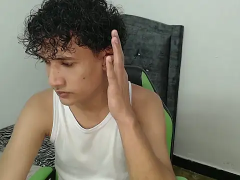 Snapshot of Boy_coll chatting on March 9, 5:33 am Boy coll online show from March 9, 5:33 am