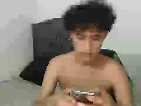 Snapshot of Boy_coll chatting on March 21, 7:24 am Boy coll online show from March 21, 7:24 am