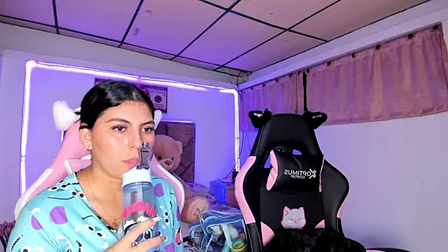 Cristal Smith20 online show from March 13, 12:28 am