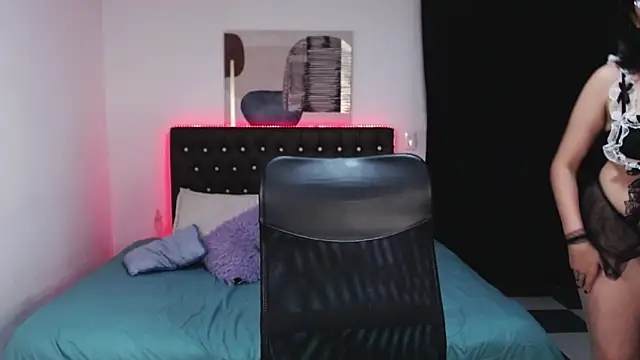 amy royale online show from March 14, 2:20 am