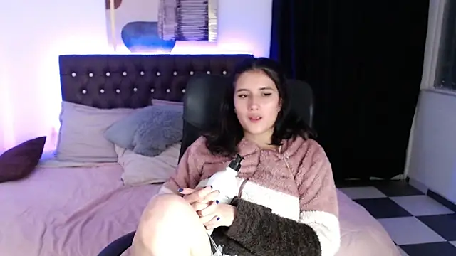 amy royale online show from March 18, 8:36 am