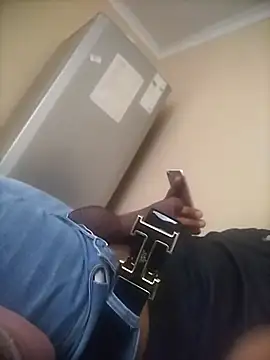 Snapshot of TwistedR chatting on November 17, 4:40 am TwistedR online show from November 17, 4:40 am