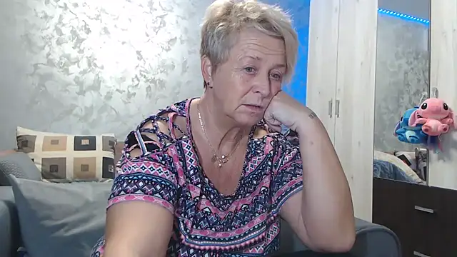 RosesandLillies online show from November 13, 6:29 pm