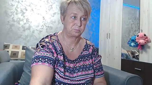 RosesandLillies online show from November 14, 6:17 pm