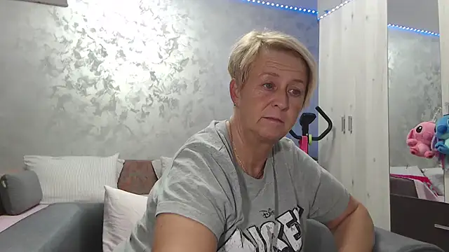 RosesandLillies online show from April 12, 5:07 pm