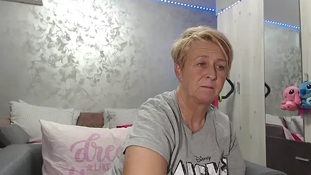 RosesandLillies online show from April 13, 4:12 pm