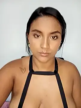 Snapshot of victoria_roussee chatting on February 26, 3:21 am victoria roussee online show from February 26, 3:21 am