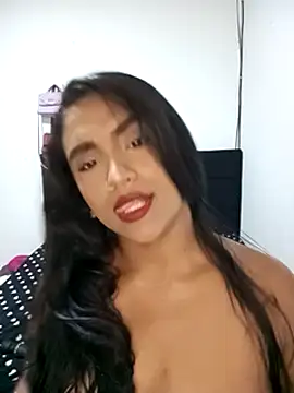 Snapshot of victoria_roussee chatting on March 2, 10:59 pm victoria roussee online show from March 2, 10:59 pm