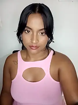 Snapshot of victoria_roussee chatting on March 13, 9:32 am victoria roussee online show from March 13, 9:32 am