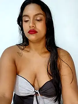 Snapshot of victoria_roussee chatting on March 22, 9:45 am victoria roussee online show from March 22, 9:45 am