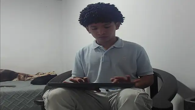 Snapshot of Magno_03 chatting on April 15, 4:08 am Magno 03 online show from April 15, 4:08 am