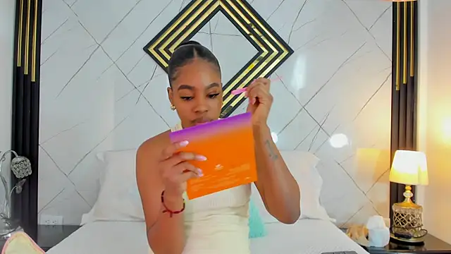 Snapshot of EmilyDiaaz chatting on October 9, 12:14 pm EmilyDiaaz online show from October 9, 12:14 pm