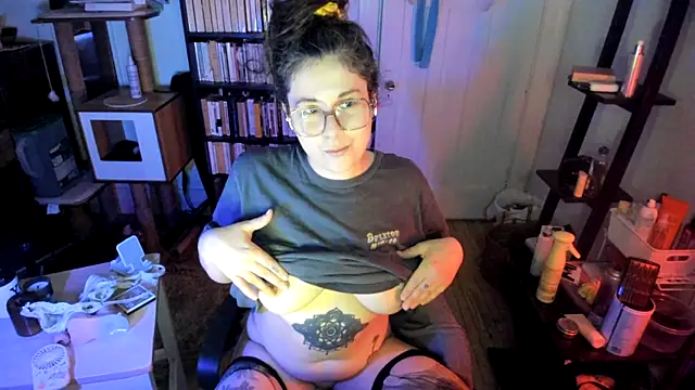 Snapshot of Rosiee69_ chatting on February 9, 9:19 pm Rosiee69 online show from February 9, 9:19 pm