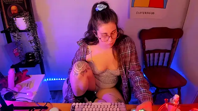 Snapshot of Rosiee69_ chatting on March 24, 7:30 pm Rosiee69 online show from March 24, 7:30 pm