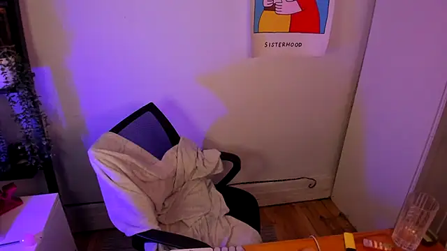 Snapshot of Rosiee69_ chatting on April 3, 4:16 pm Rosiee69 online show from April 3, 4:16 pm