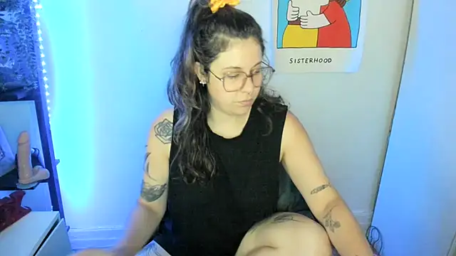 Snapshot of Rosiee69_ chatting on June 19, 2:21 pm Rosiee69 online show from June 19, 2:21 pm