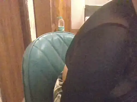 Snapshot of okbent chatting on February 19, 2:55 pm okbent online show from February 19, 2:55 pm