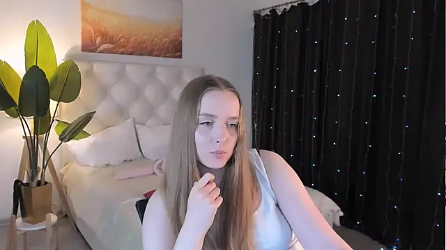 Snapshot of JenniferGraces chatting on June 11, 12:32 am JenniferGraces online show from June 11, 12:32 am