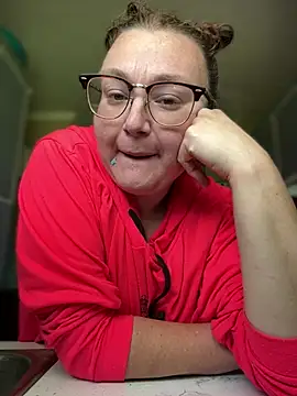 HTXBELLE online show from March 28, 4:50 pm