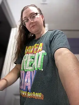 HTXBELLE online show from April 3, 8:18 pm